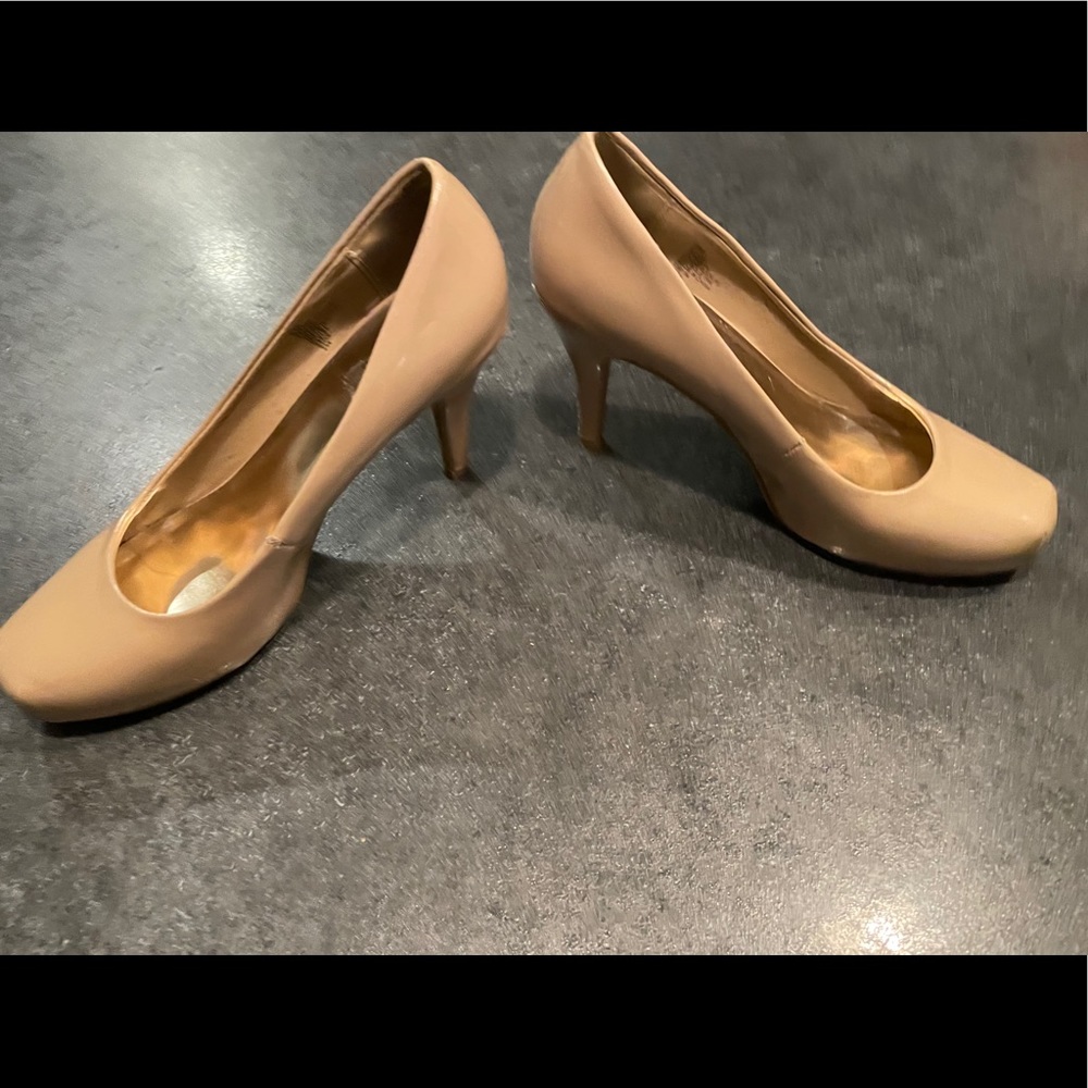 Heels - Picture 5 of 7
